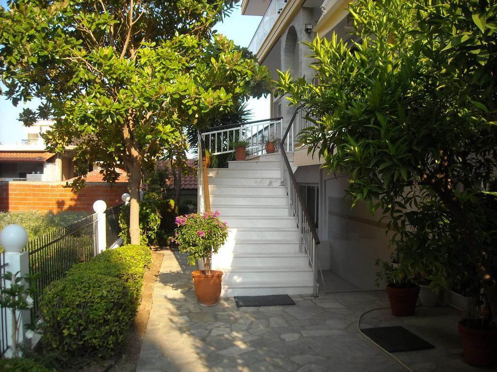 Iris Hotel Nea Kallikrateia Exterior photo